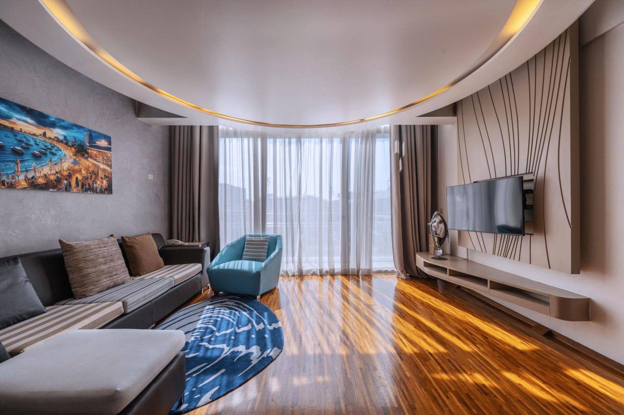 Hotel Baraquda Heeton Pattaya By Compass Hospitality Стая снимка