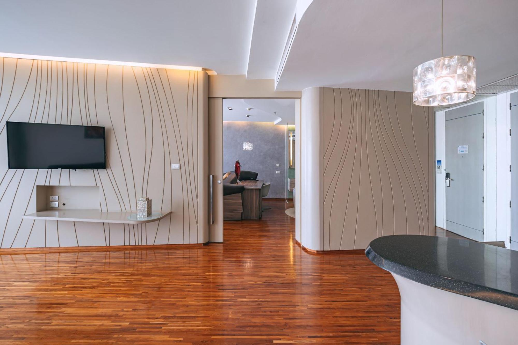 Hotel Baraquda Heeton Pattaya By Compass Hospitality Стая снимка