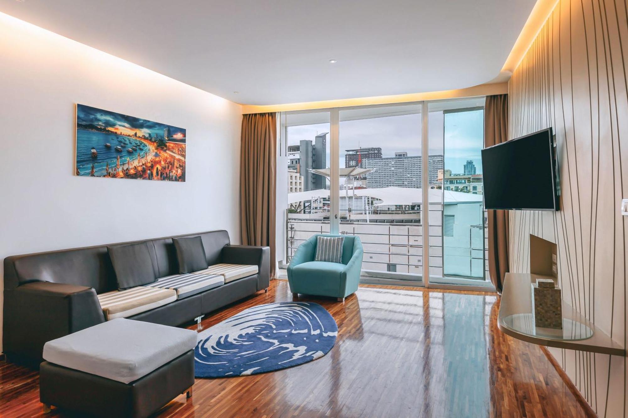 Hotel Baraquda Heeton Pattaya By Compass Hospitality Екстериор снимка